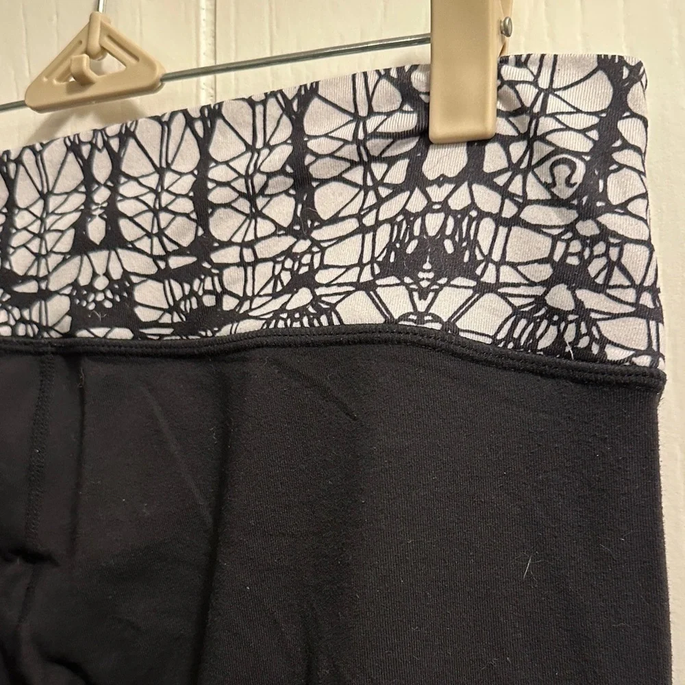 lululemon athletica Black Straight Leg yoga athleisure leggings